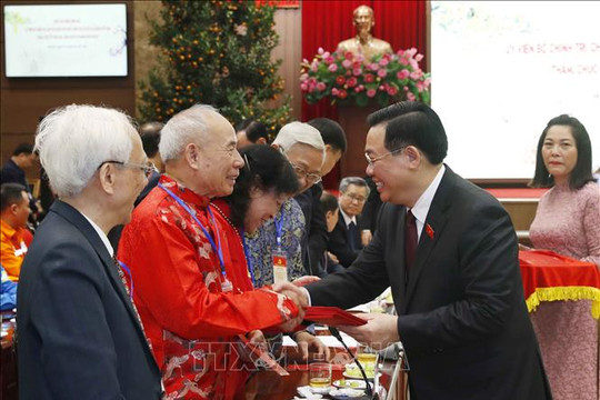 Chủ tịch Quốc hội Vương Đình Huệ thăm, chúc Tết Đảng bộ, chính quyền và nhân dân Hà Nội