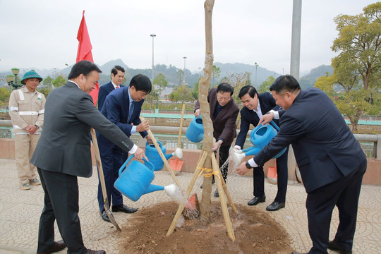 Sơn La: Phát động trồng cây mừng Đảng, mừng Xuân Giáp Thìn 2024