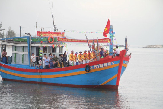 Ngư dân xứ Quảng rộn ràng với lễ hội cầu ngư và nghinh thần Nam Hải