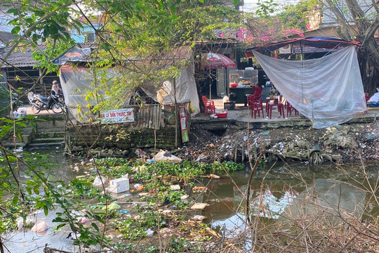 Thừa Thiên – Huế: Người dân "ngộp thở" vì sông ô nhiễm