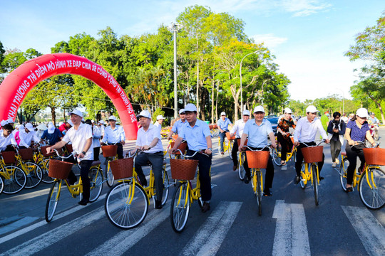 Định hướng phát triển giao thông vận tải công cộng thân thiện môi trường ở Thành phố Huế