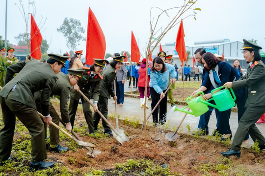 Thanh Hóa: Hưởng ứng Tết trồng cây và ra quân Tháng Thanh niên năm 2024