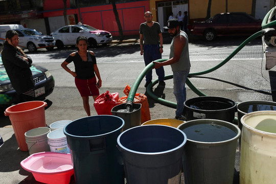 Hạn hán kéo dài gây khủng hoảng nước nghiêm trọng ở thành phố Mexico