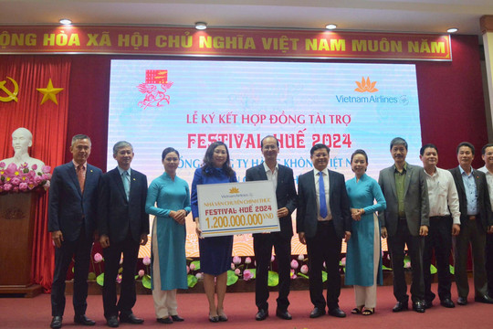 Vietnam Airlines tài trợ cho Festival Huế 1,2 tỷ đồng