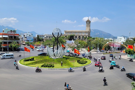 Hội thảo 'Thành phố biển Nha Trang - Khánh Hòa phồn vinh và hạnh phúc'