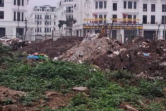 Thịnh Liệt – Hoàng Mai: Nhức nhối nạn dùng rác thải để san lấp mặt bằng