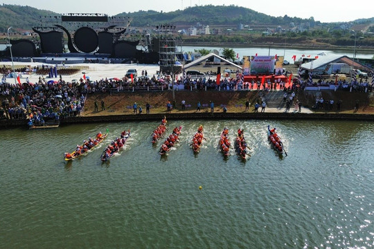 Đắk Nông: Khai mạc giải đua thuyền chào mừng 20 năm tái lập tỉnh