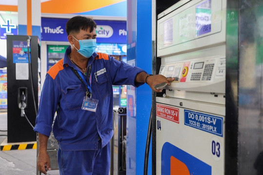 Giá xăng dầu tăng giảm nhẹ trong kỳ điều hành mới