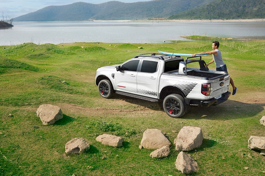 Ford Everest Platinum và Ford Ranger Stormtrak nâng tầm trải nghiệm cho khách hàng