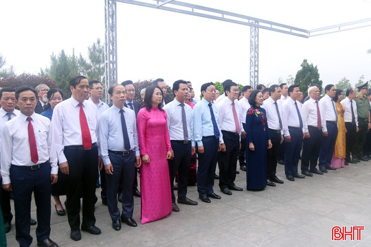 Lãnh đạo Đảng, Nhà nước dâng hương tưởng niệm Tổng Bí thư Trần Phú