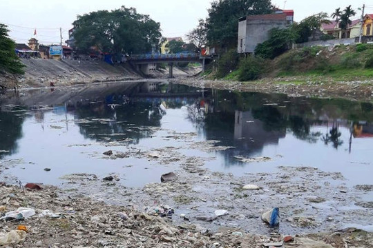 Hà Nội “thúc” huyện Gia Lâm xử lý ô nhiễm môi trường tại sông Giàng