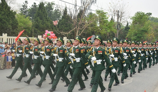 Tổng duyệt Lễ kỷ niệm 70 năm Chiến thắng Điện Biên Phủ: Nhân dân, du khách cổ vũ nồng nhiệt các khối diễu binh, diễu hành