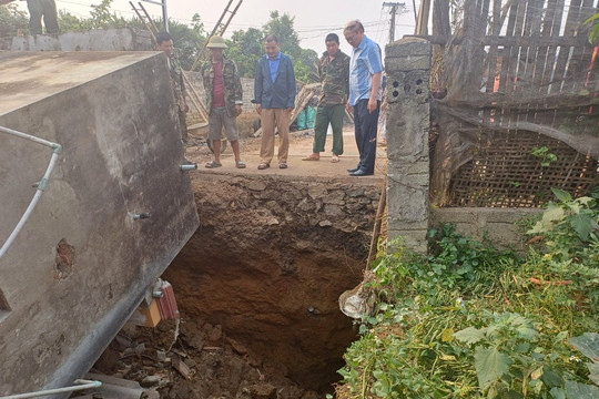Mai Sơn (Sơn La): Di dời khẩn cấp hộ gia đình bị ảnh hưởng sụt lún đất