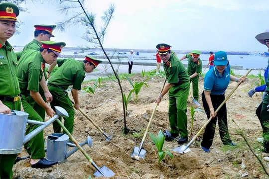 Phát động hưởng ứng trồng cây “Vì một Việt Nam xanh” năm 2024 trên đảo Bạch Long Vĩ