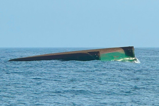 Quảng Ngãi: Khởi tố vụ chìm tàu, lật sà lan làm nhiều người chết và mất tích