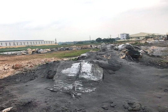 Hưng Yên: Khởi tố vụ án đổ trộm hơn 200 tấn chất thải ra môi trường