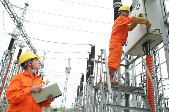 EVN bác bỏ thông tin "Việt Nam kêu gọi doanh nghiệp tự nguyện giảm 30% mức sử dụng điện"