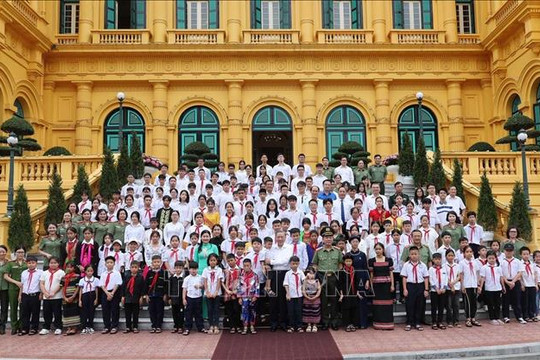 Chủ tịch nước Tô Lâm gặp mặt học sinh tiêu biểu tham dự Chương trình 'Trại hè yêu thương'