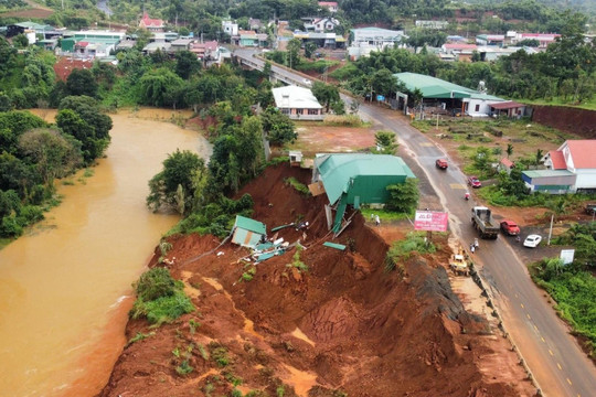 Gia Nghĩa (Đắk Nông): Cảnh báo nguy cơ sạt lở, sụt lún do mưa lớn kéo dài