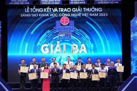 Phân bón Cà Mau tự hào nhận Giải thưởng Sáng tạo Khoa học Công nghệ Việt Nam