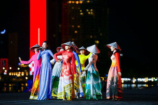 DIFF 2024 trước giờ G: Các ca sỹ hàng đầu showbiz Việt cùng hàng trăm vũ công tổng duyệt miệt mài cho đêm “khai pháo”