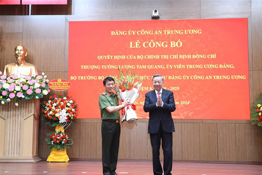 Chủ tịch nước Tô Lâm bàn giao công tác với Bộ trưởng Công an Lương Tam Quang