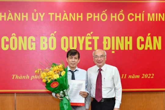 Phó Tổng Biên tập Nguyễn Khắc Văn phụ trách, điều hành Báo Sài Gòn Giải Phóng