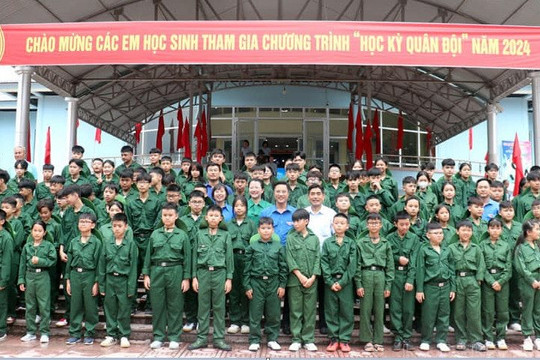 Gần 100 học sinh Điện Biên tham gia học kỳ quân đội