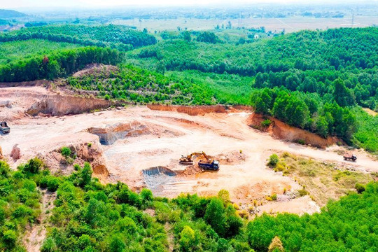Quảng Ngãi: Không lắp trạm cân, một chủ mỏ bị xử phạt 300 triệu đồng