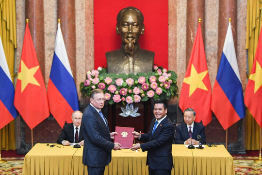 Petrovietnam và Novatek (Nga) trao Biên bản ghi nhớ hợp tác tại Việt Nam