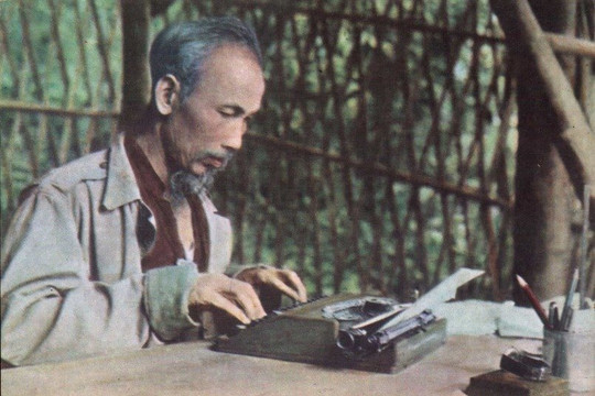 Nhà báo lớn Hồ Chí Minh