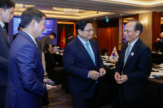 Thủ tướng dự tọa đàm với chuyên gia, nhà khoa học bán dẫn, trí tuệ nhân tạo của Hàn Quốc