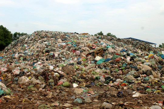 Hàng nghìn tấn rác ùn ứ tại xã Kiến Thiết, Tiên Lãng, Hải Phòng: Cần cương quyết xử lý để tránh gây ô nhiễm môi trường