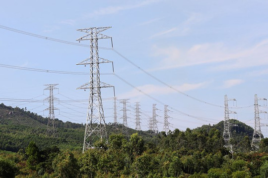 Thi đua "nước rút", "thần tốc" để tháng 7 khánh thành đường dây 500 kV mạch 3 Quảng Trạch - Phố Nối