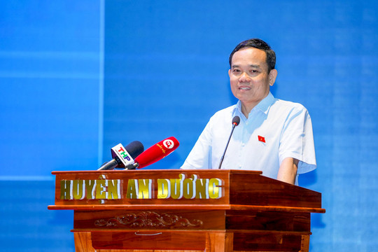 Phó Thủ tướng Trần Lưu Quang tiếp xúc cử tri tại Hải Phòng