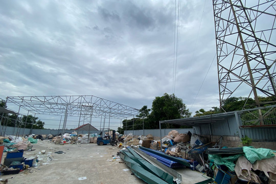 TP. Chí Linh (Hải Dương): Tháo dỡ cơ sở rác công nghiệp trái phép trong khu dân cư