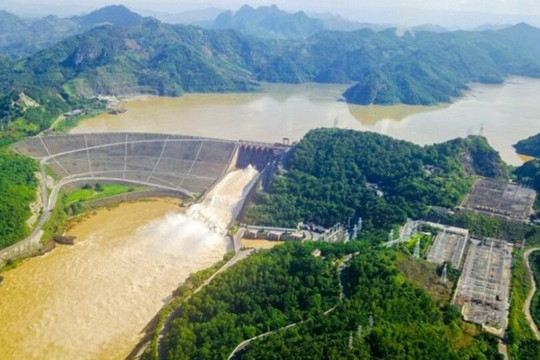 Hồ thủy điện Hòa Bình và Tuyên Quang mở cửa xả lũ vào 16h chiều nay