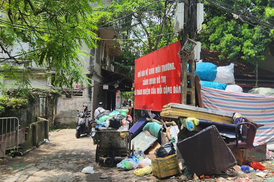 Hà Nội: Rác thải bủa vây mương Kẻ Khế