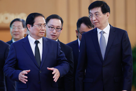 Thủ tướng Phạm Minh Chính tiếp Chủ tịch Chính hiệp Trung Quốc Vương Hộ Ninh