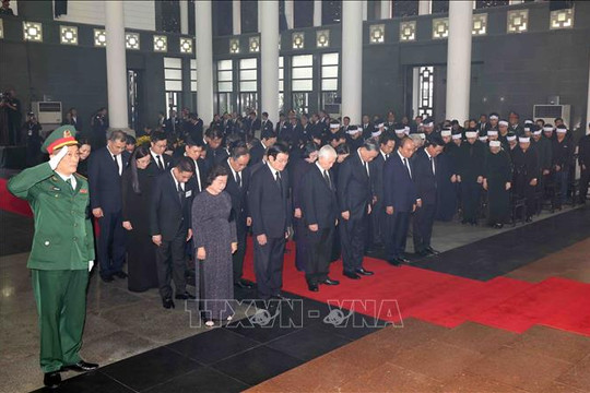Đoàn Chủ tịch nước viếng Tổng Bí thư Nguyễn Phú Trọng