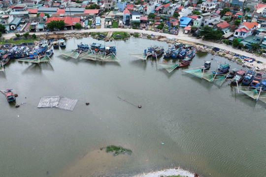 Thanh Hóa: Tàu thuyền đã có nơi neo đậu ở cảng cá Lạch Bạng