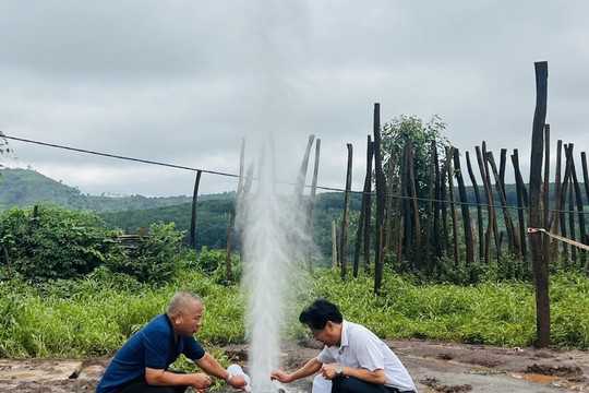 Hiện tượng cột hỗn hợp khí và nước phụt cao hơn 20m ở Gia Lai không liên quan đến động đất