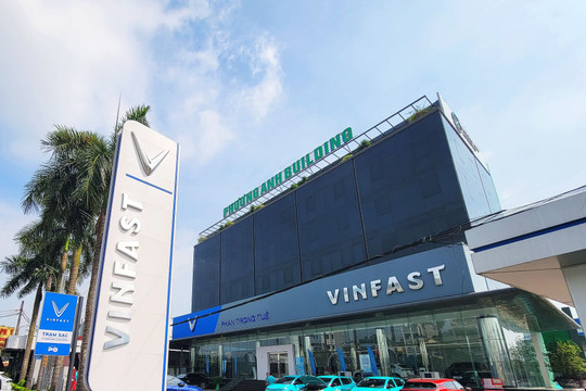 Cận cảnh showroom 8.000m2 lớn nhất Việt Nam của VinFast