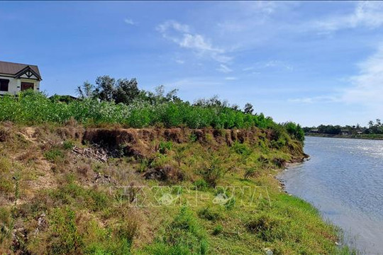 Tháo gỡ khó khăn, di dời người dân vùng ngập lụt, sạt lở bờ sông Thạch Hãn