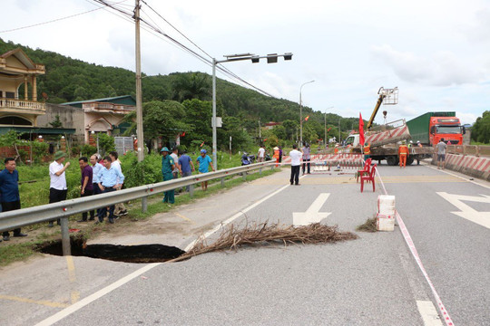 Quảng Ninh: Xuất hiện “hố tử thần” trên Quốc lộ 18A