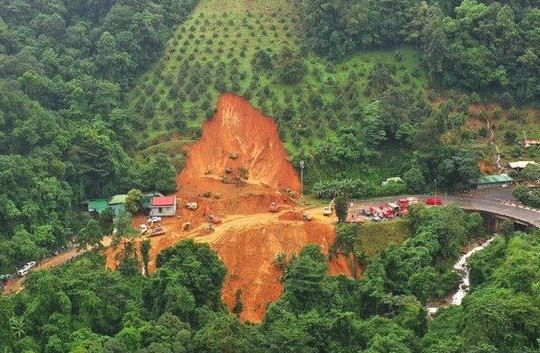 Lâm Đồng: Hạn chế lưu thông qua đèo Bảo Lộc để xử lý các điểm sạt lở