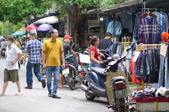 Ra Hà Đông, vào khu chợ hồi sinh đồ cũ