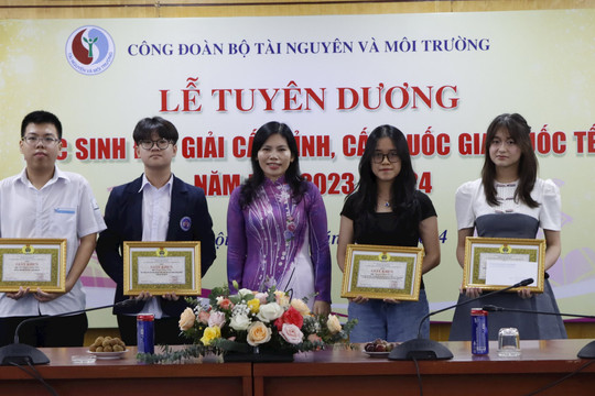 Bộ TN&MT tuyên dương, khen thưởng con cán bộ đạt thành tích cao trong học tập năm học 2023-2024