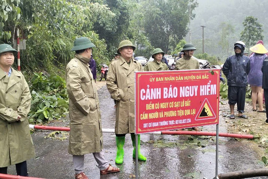 Hòa Bình: Phó Thủ tướng Hồ Đức Phớc trực tiếp kiểm tra hiện trường vụ sạt lở ở huyện Đà Bắc