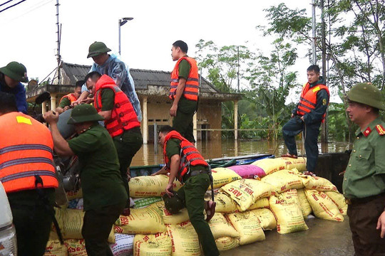 Phú Thọ: Lũ sông Hồng cô lập 60 hộ dân, hàng trăm người sơ tán khẩn cấp